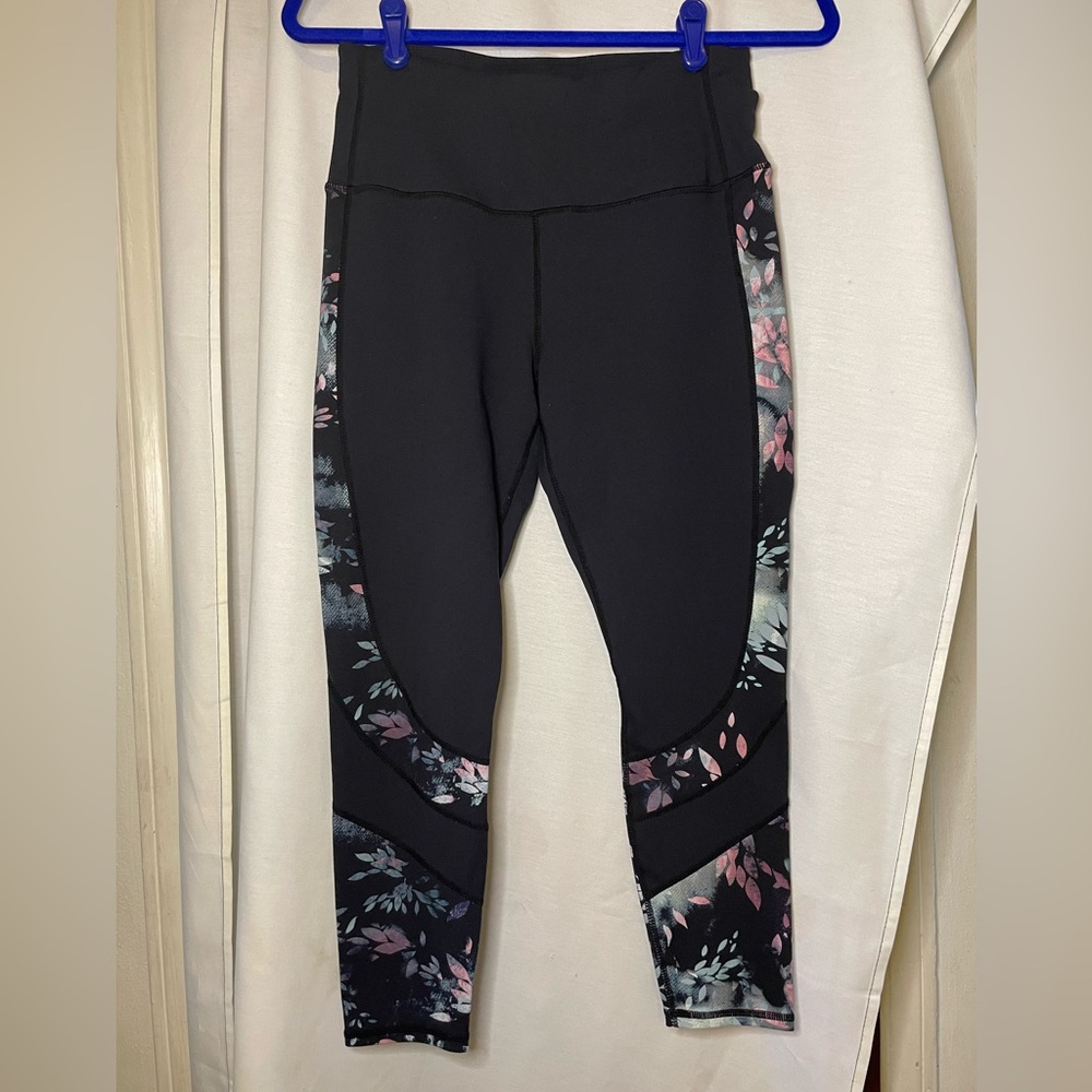 Skechers EUC Black w/ Teal Pink Floral Accent Panel 7/8 Length Legging Size M